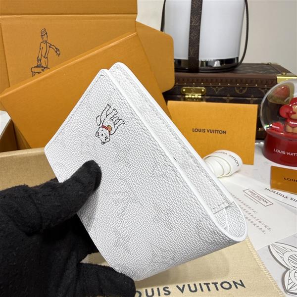 2026122105442213 270